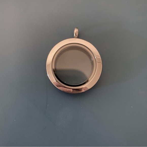 Origami Owl Living Locket - Picture 5 of 5